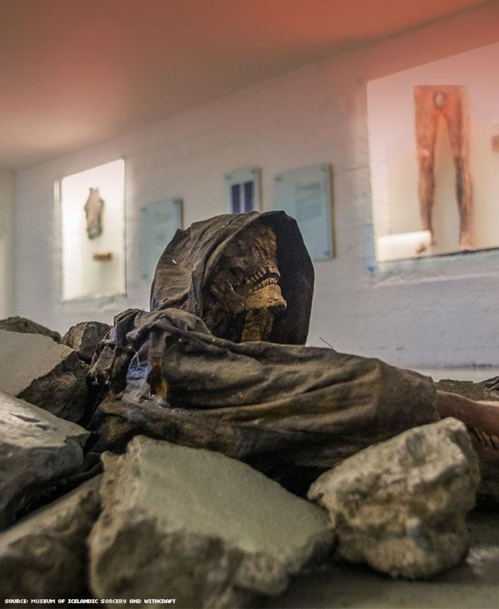 10 Haunted or Creepy Virtual Tours