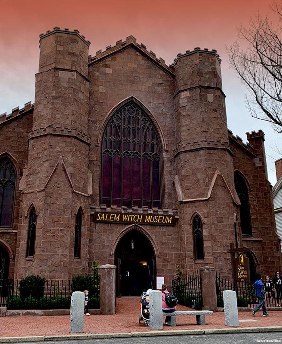 10 Haunted or Creepy Virtual Tours