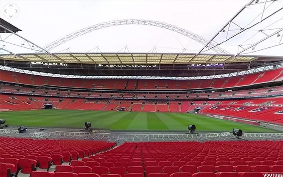 1Turn offers spectacular panoramic tours of everything England from Wembley Stadium to Abbey Road