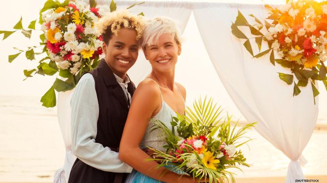 2 wives marry on beach