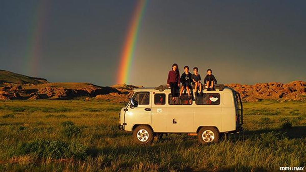 20 Pics of Family on World Tour Before Children Lose Their Vision