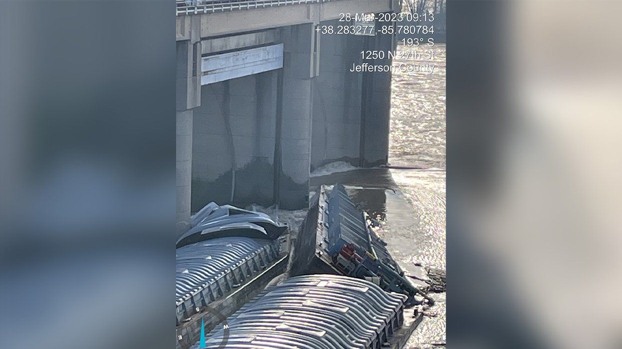 Barges stuck in Ohio River