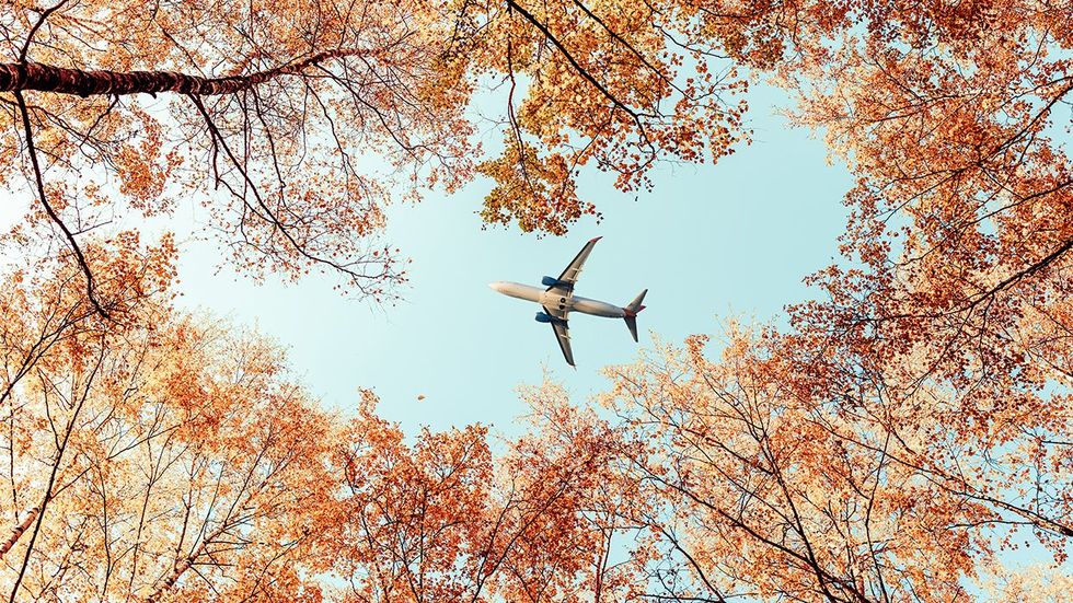 Cheaper Airlines Tickets Coming for Fall – Christmas comes early for savvy travelers as airlines lower prices to boost demand during the off-peak season.