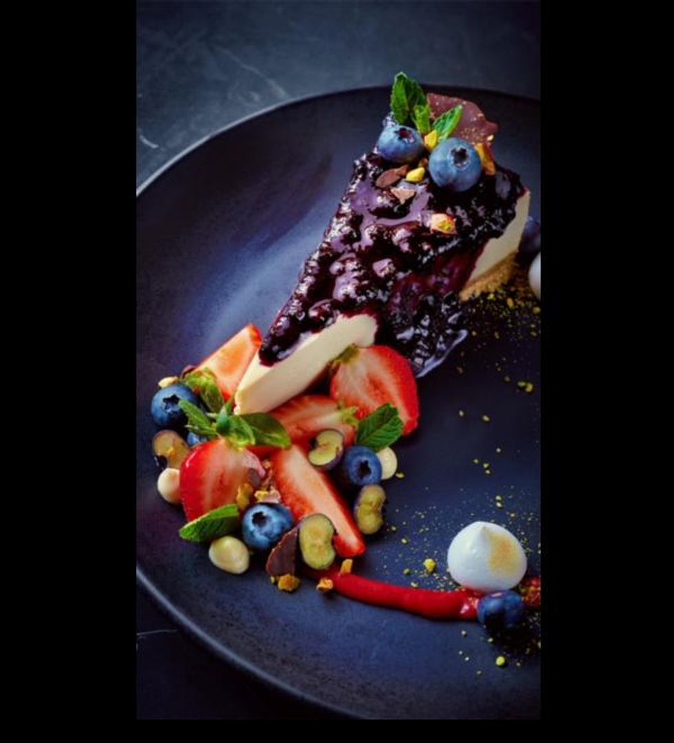 Cheesecake with fruit 