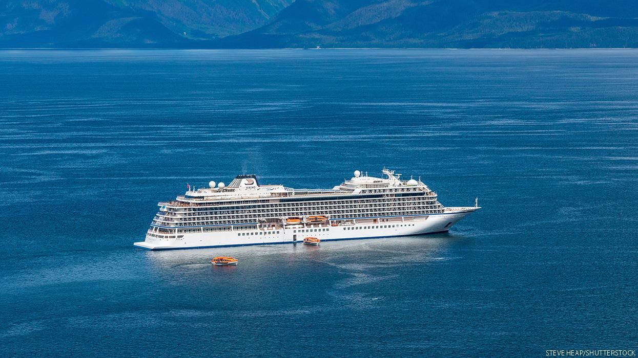 Dirty Hull Bars Cruise Ship from Docking in Australia