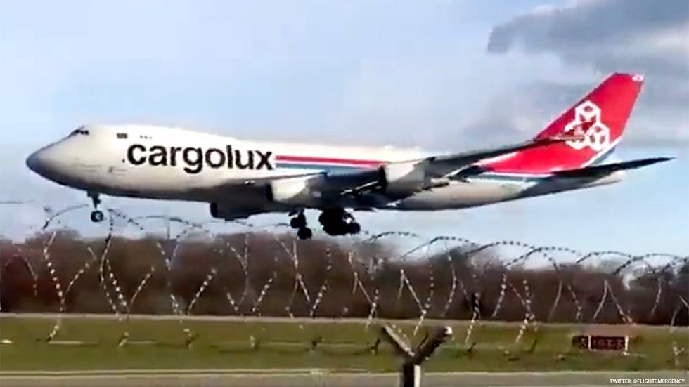 Frightening Video Captures 747 Grinding Engine on Runway During Aborted Landing