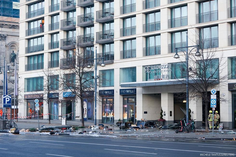 Giant Aquarium Bursts in Berlin Injuring 2 People