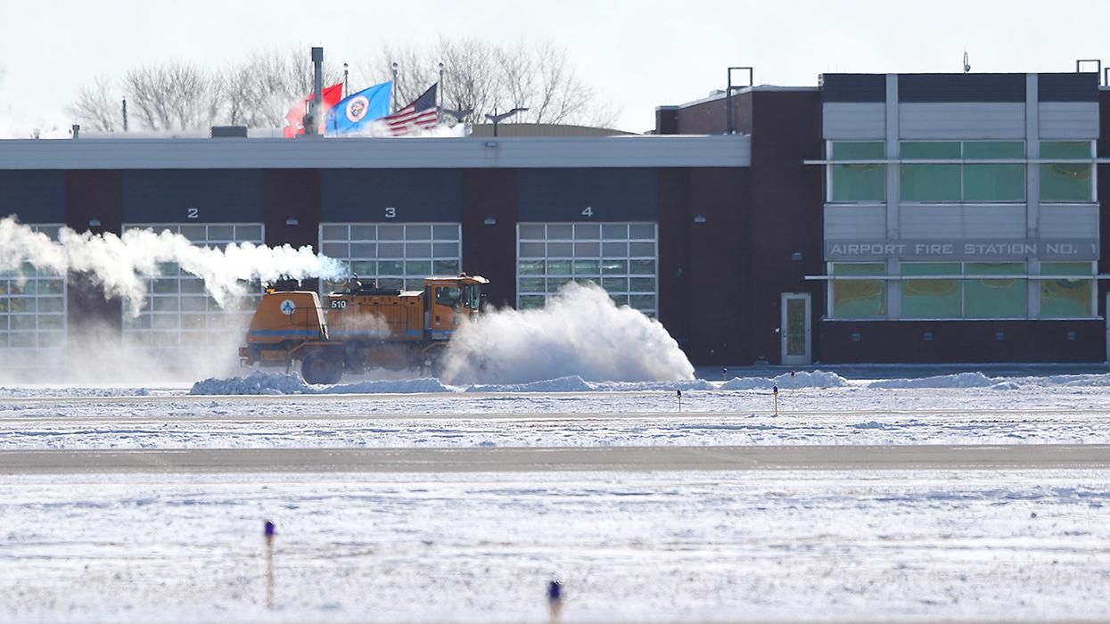 Icy Conditions Send Delta Jet Off Taxiway in Minnesota