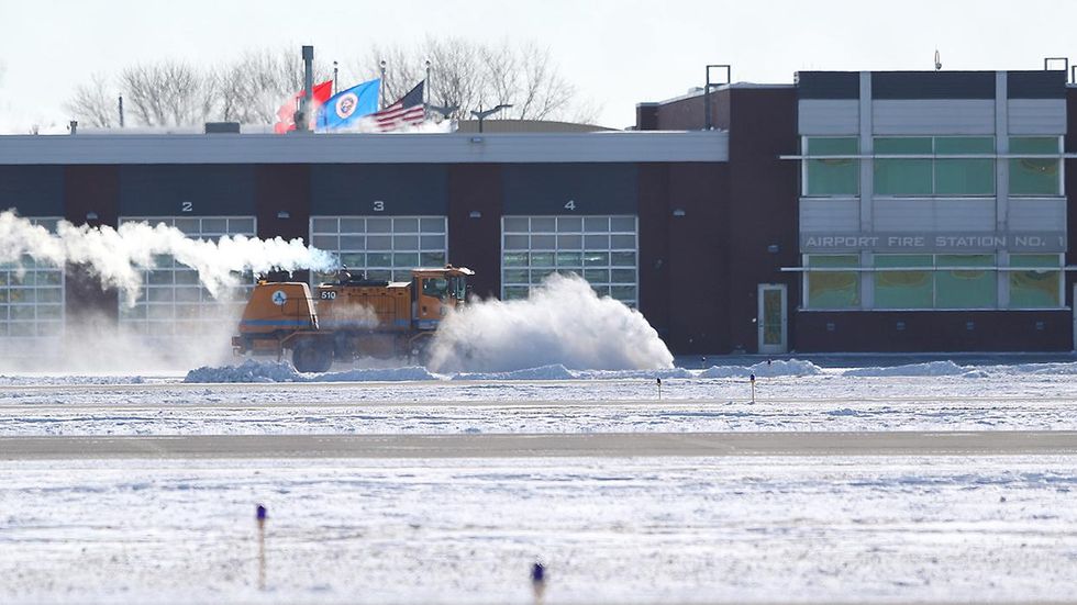 Icy Conditions Send Delta Jet Off Taxiway in Minnesota
