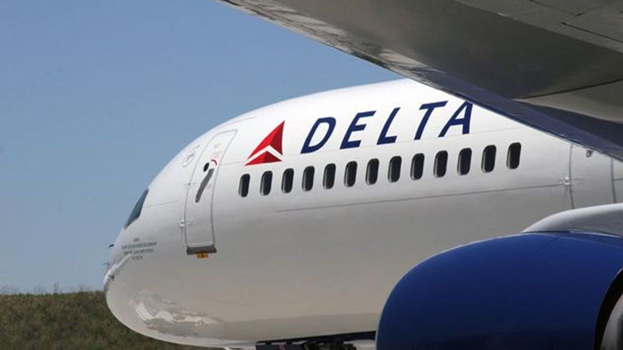 Woman Gets Fined $500 for an Apple She Was Given on Flight