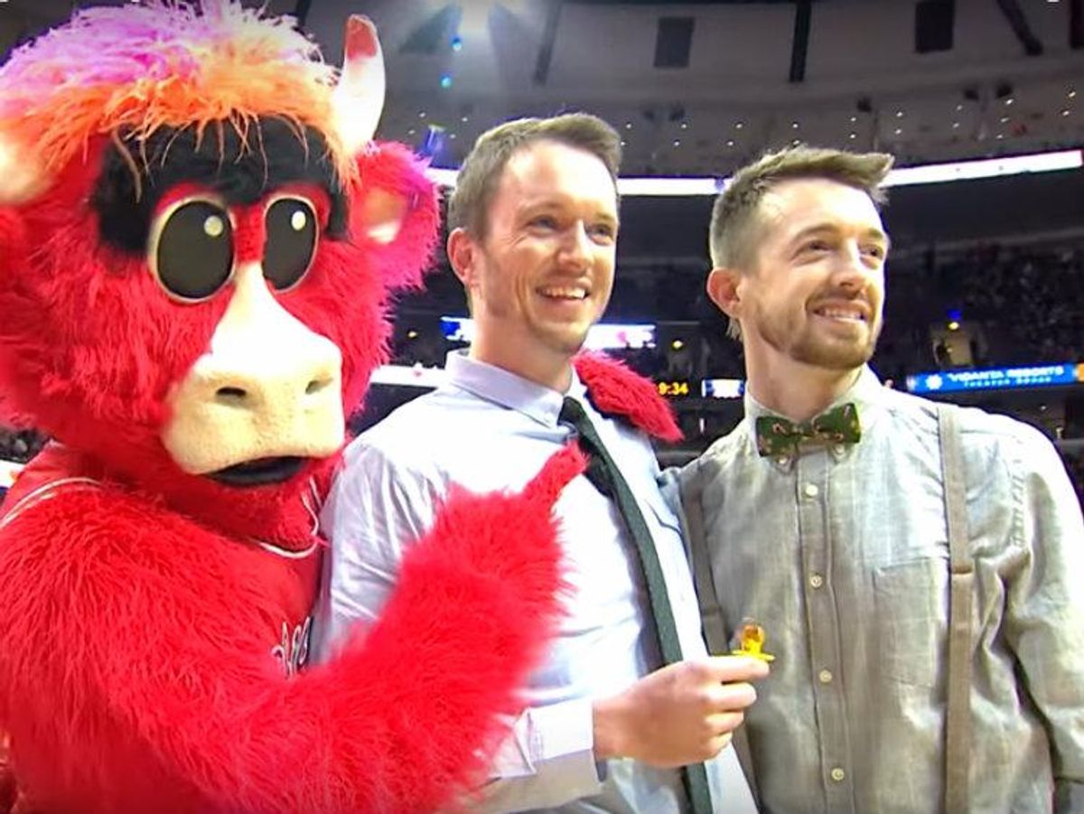 Gay Proposal at Chicago Bulls Game Makes History (Watch)