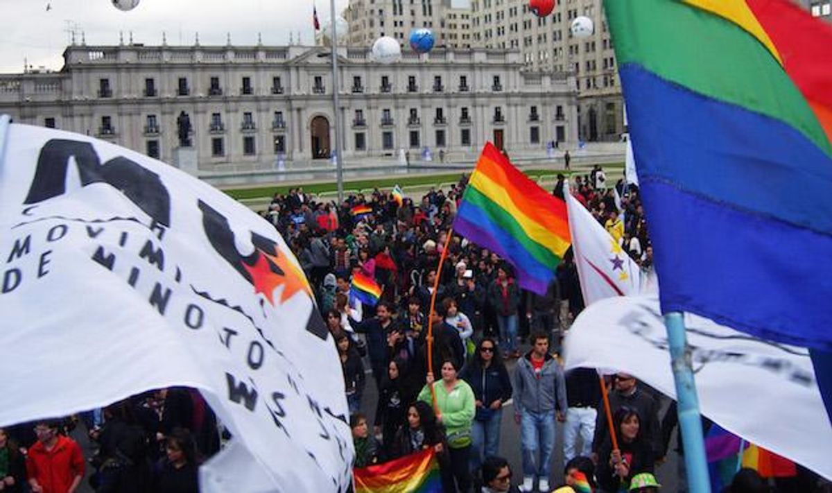 Chile: 1600 Gay Couples Register For Civil Unions As It Becomes Legal