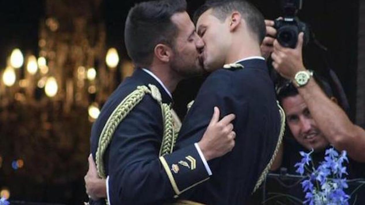 Spanish Police Couple Marry In Full Uniform