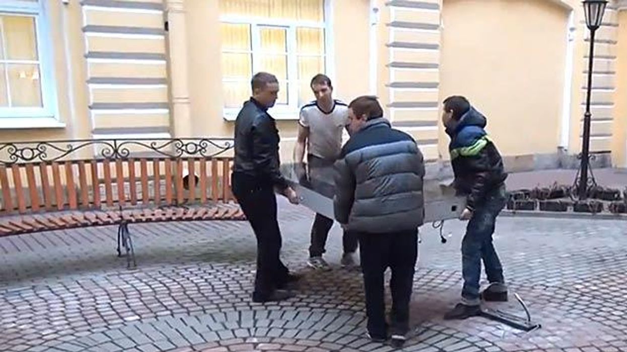 Russia Tears Down Steve Jobs Memorial After Tim Cook Comes Out