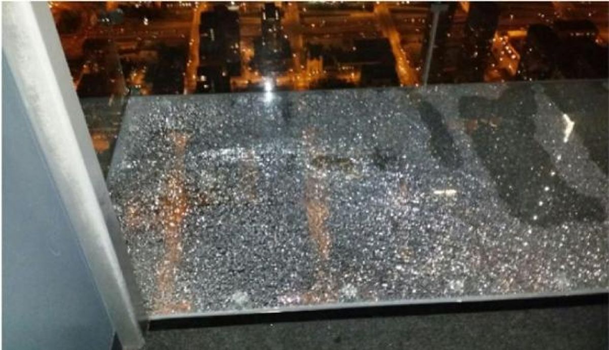 Skydeck at Chicago's Willis Tower Cracks Under Pressure