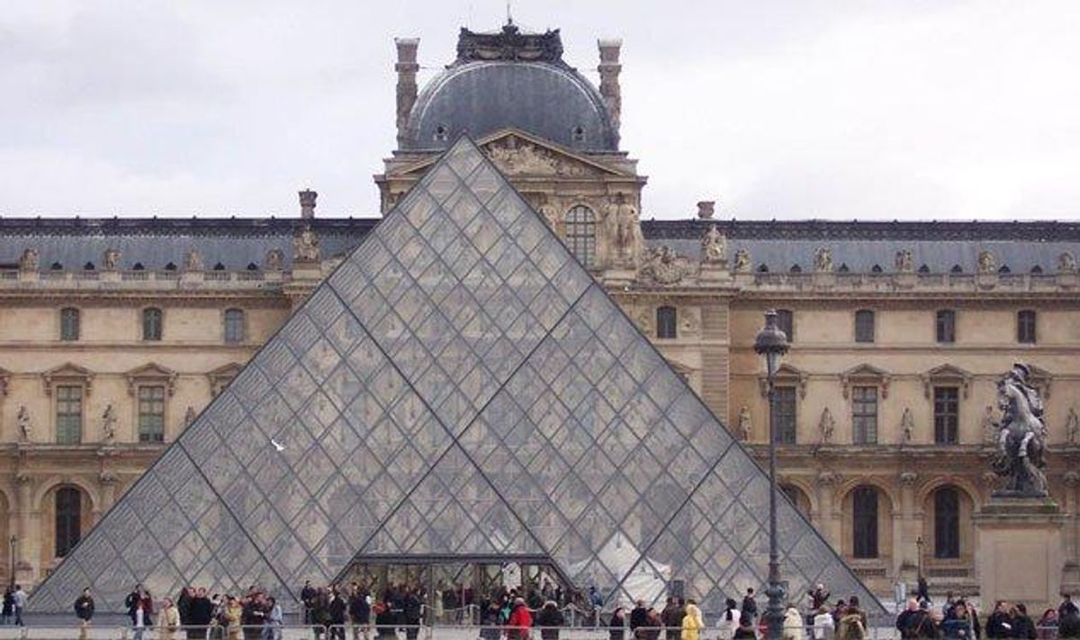 The Louvre Closed Because of Pickpockets 