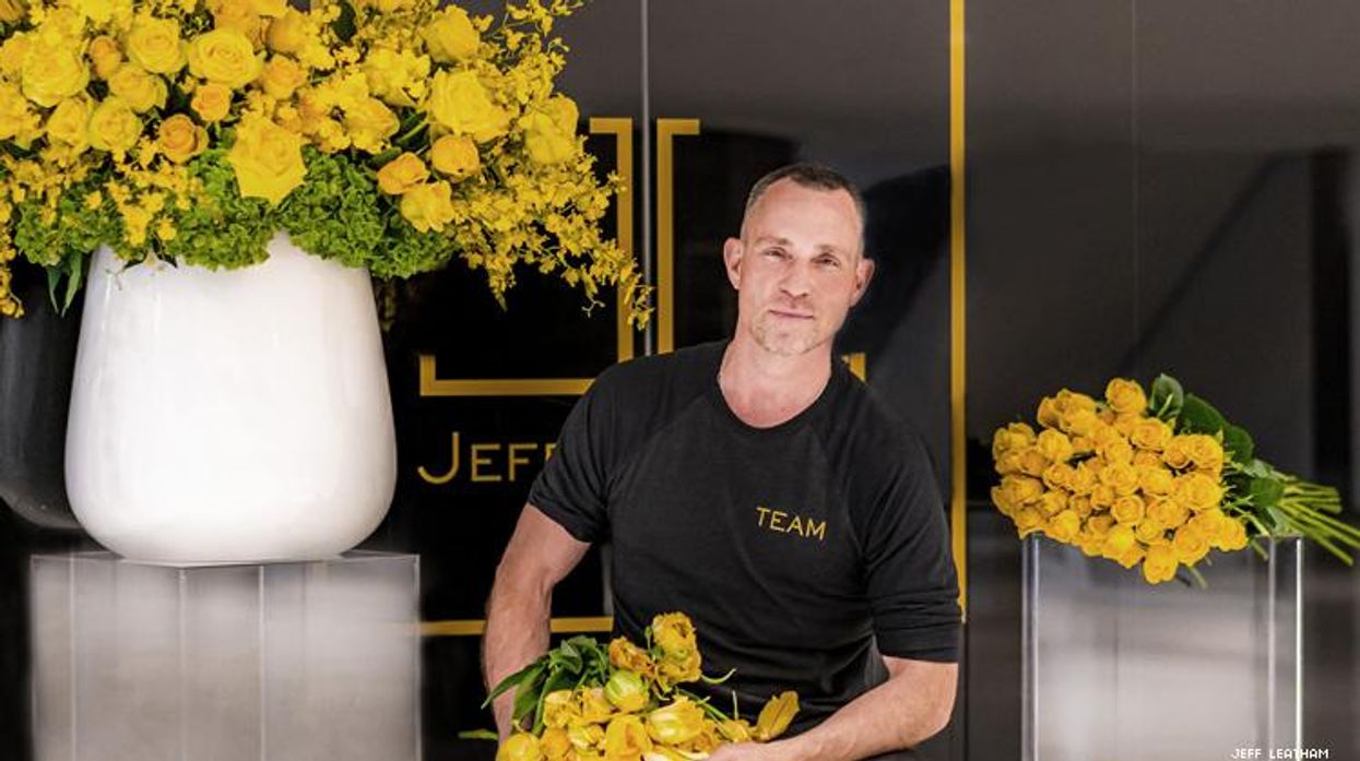 Jeff Leatham with yellow roses