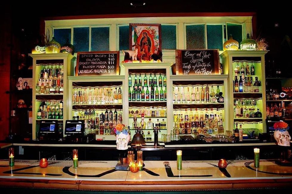 Las Perlas, Los Angeles