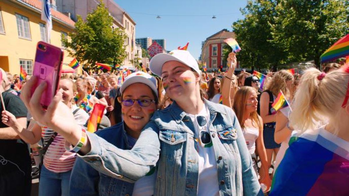 lesbians at oslo pride