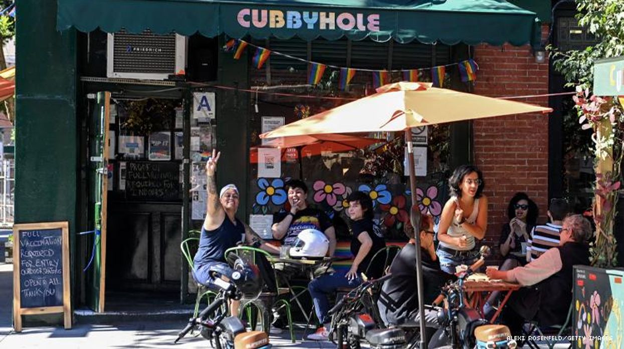 lesbians outside the New York lesbian bar Cubbyhole