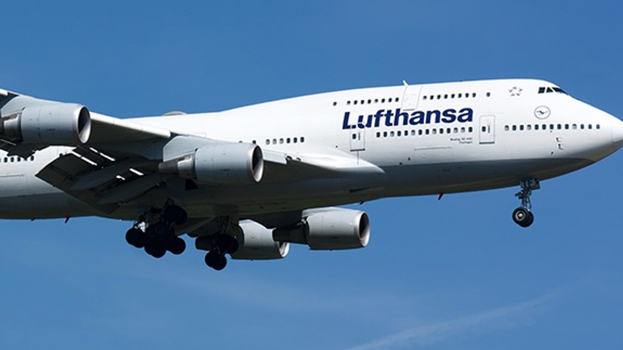lufthansa plane