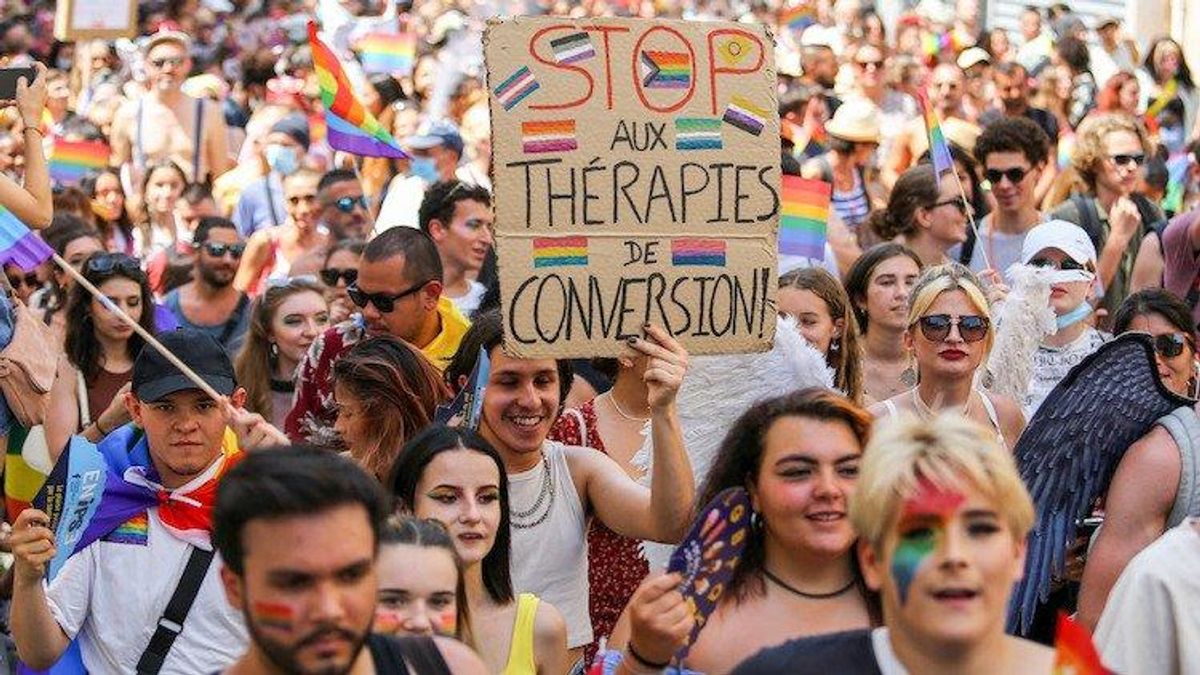 protest against conversion therapy