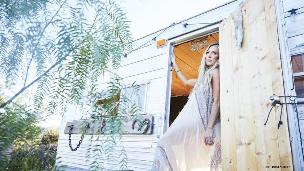 Real Housewives Braunwyn Windham-Burke in Out Traveler