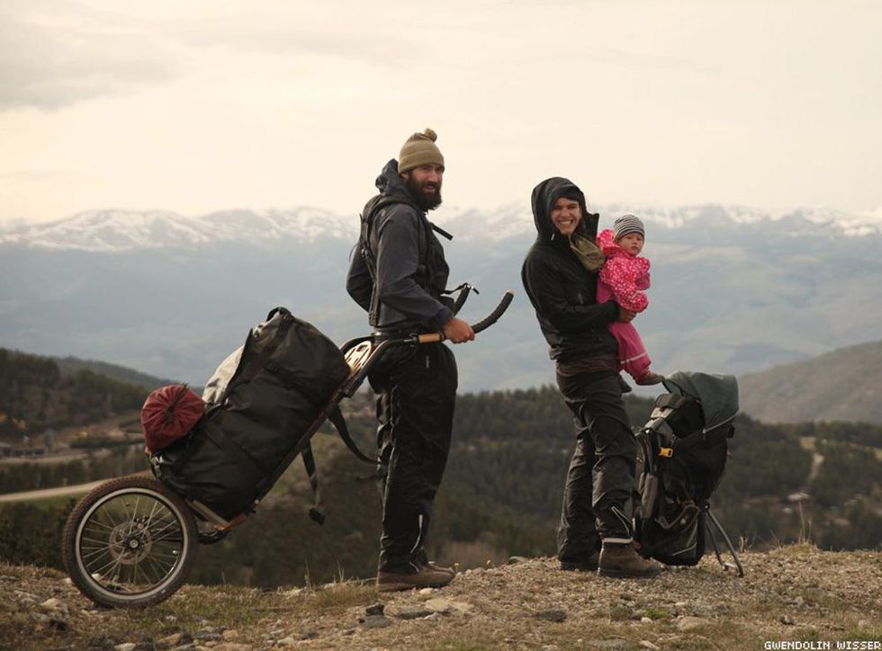 Still from film Weit: The Story of a Journey Around the World