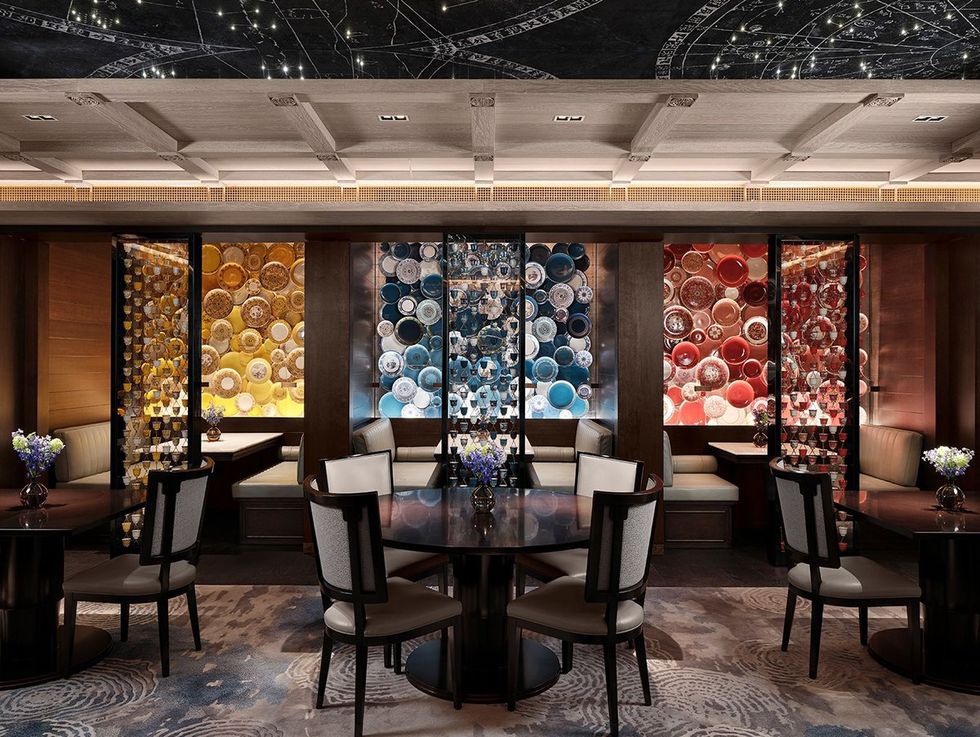 This New Luxury Hotel Offers a Little Bit of Asia in the Heart of London \u2013 \u200bThe Peninsula Hotel is now open and it only costs you $1,600 per night.