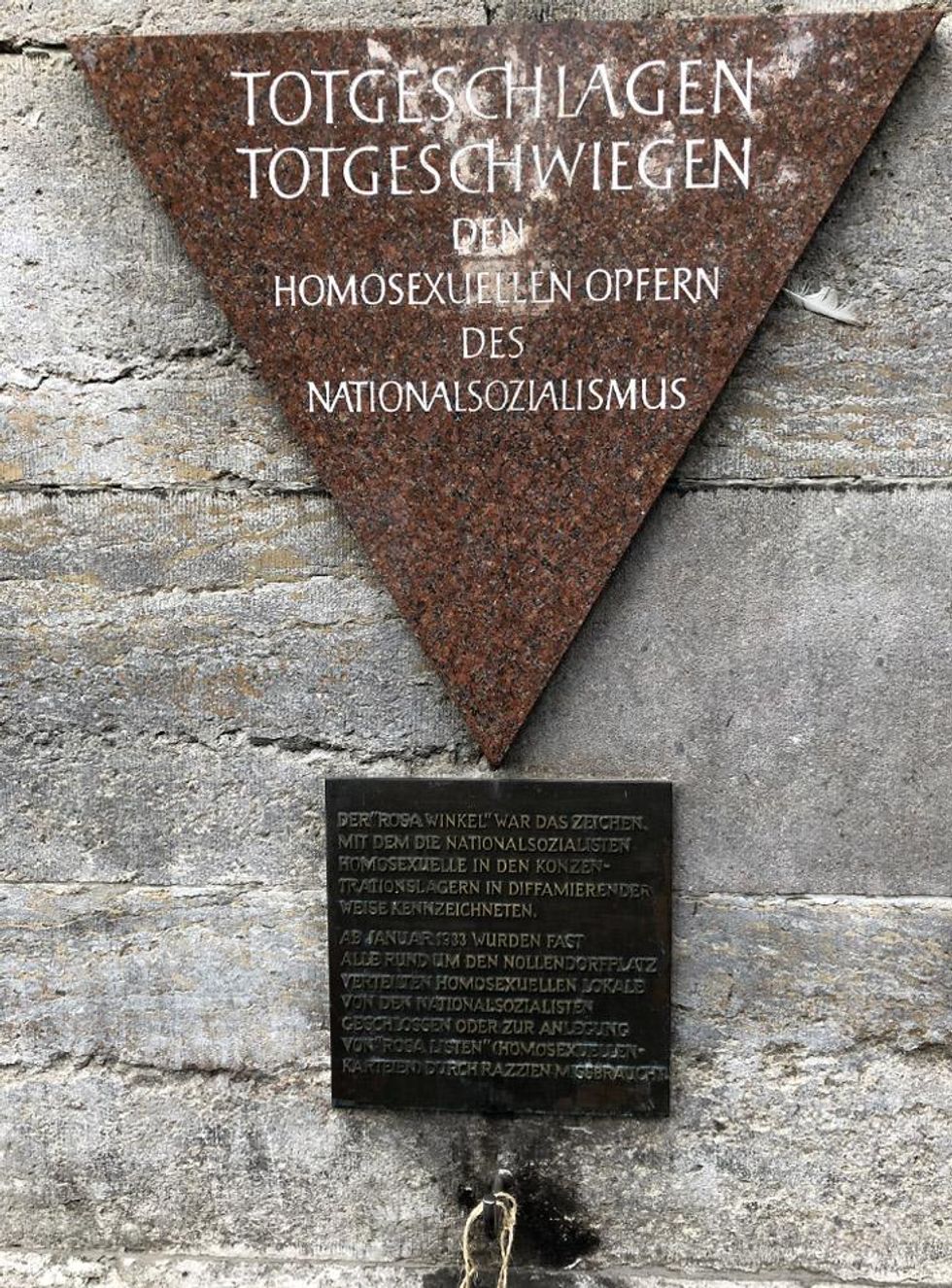 Totgeschlagen plaque in Berlin