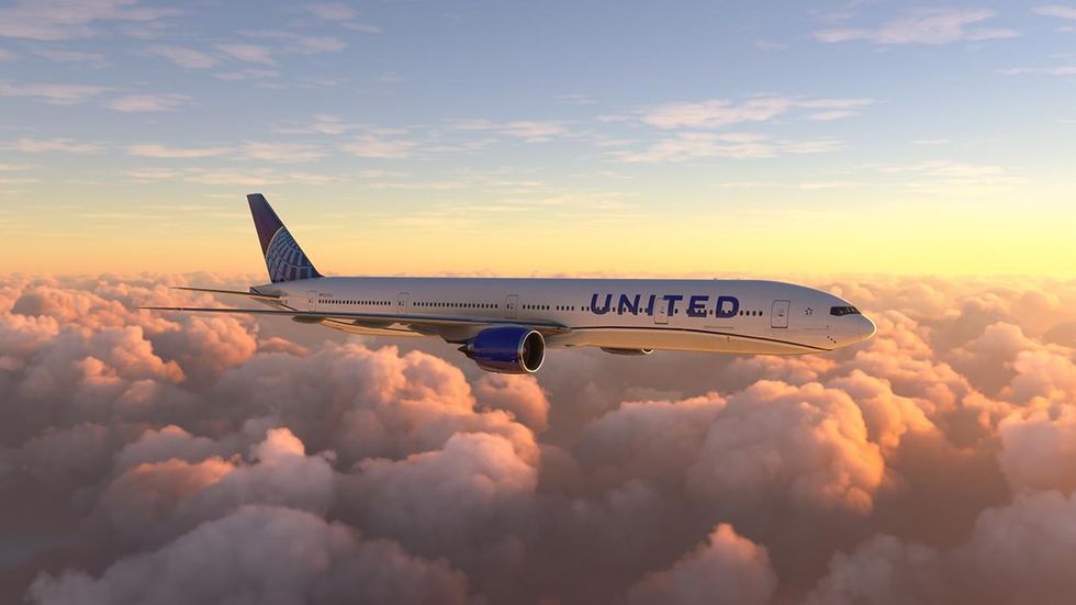 United 777 Plunges to Within 800 Feet of Ocean