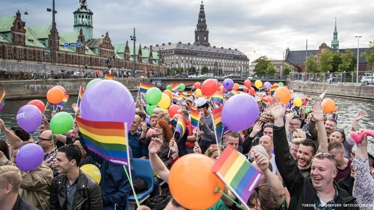 Copenhagen Canal boat celebrates Pride