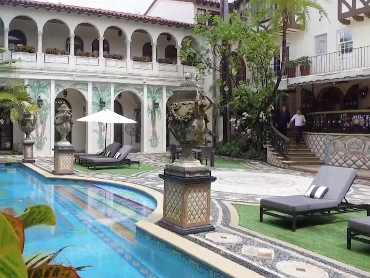 TwoMinute Cinema CNN Goes Inside the Versace Mansion