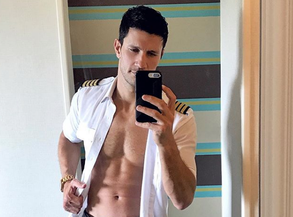Delta Air Lines Pilot Has the Internet Collectively Thirsting