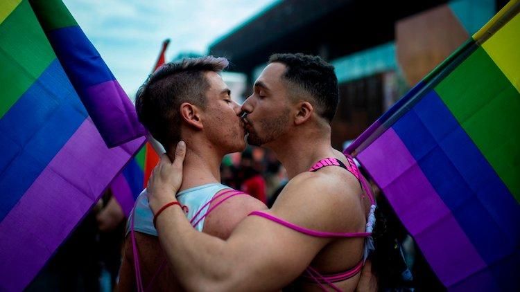 Chile Gay Pride queer couple kiss